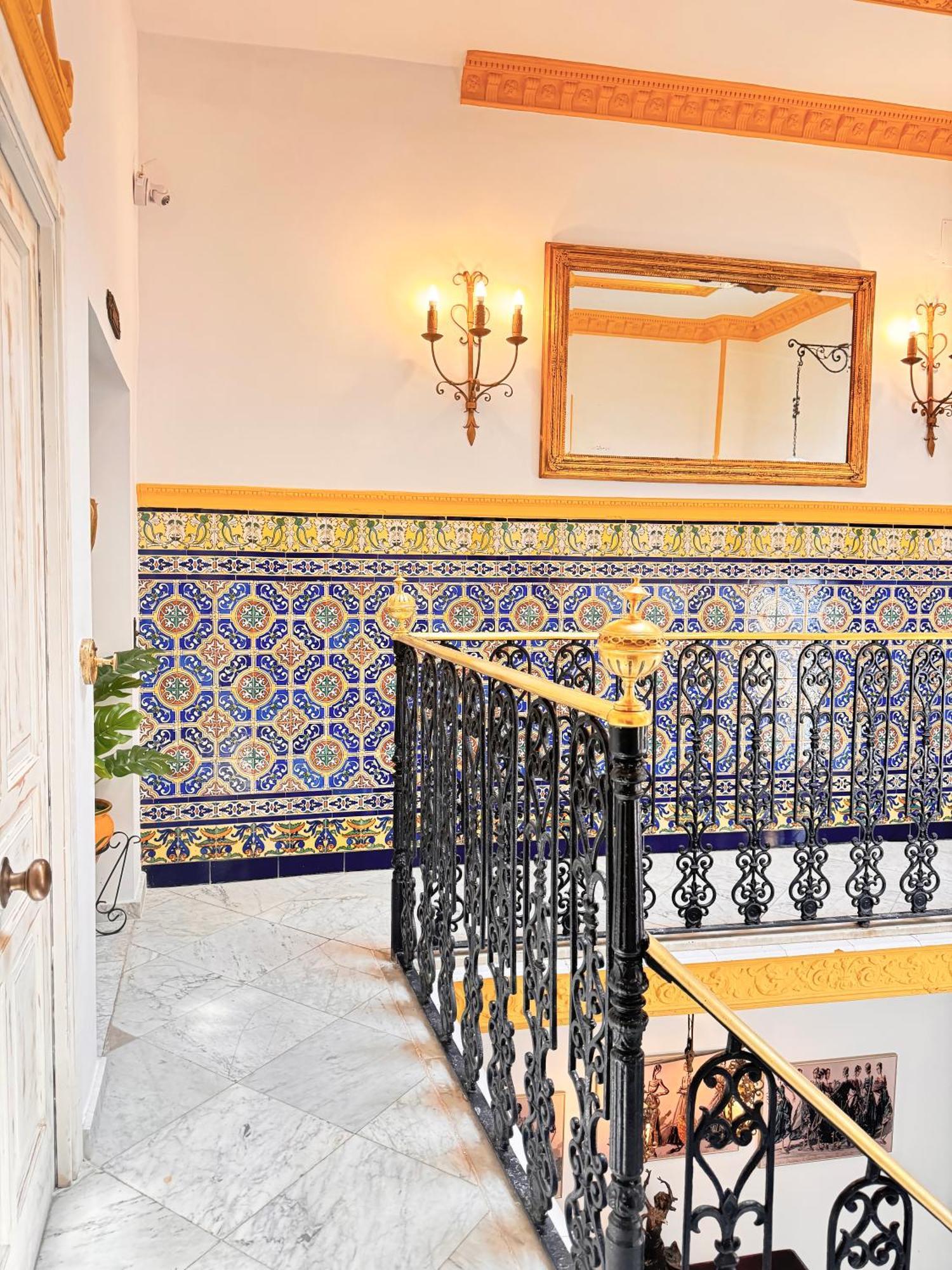 Palace House Hercules - Apartments Sevilla Kültér fotó
