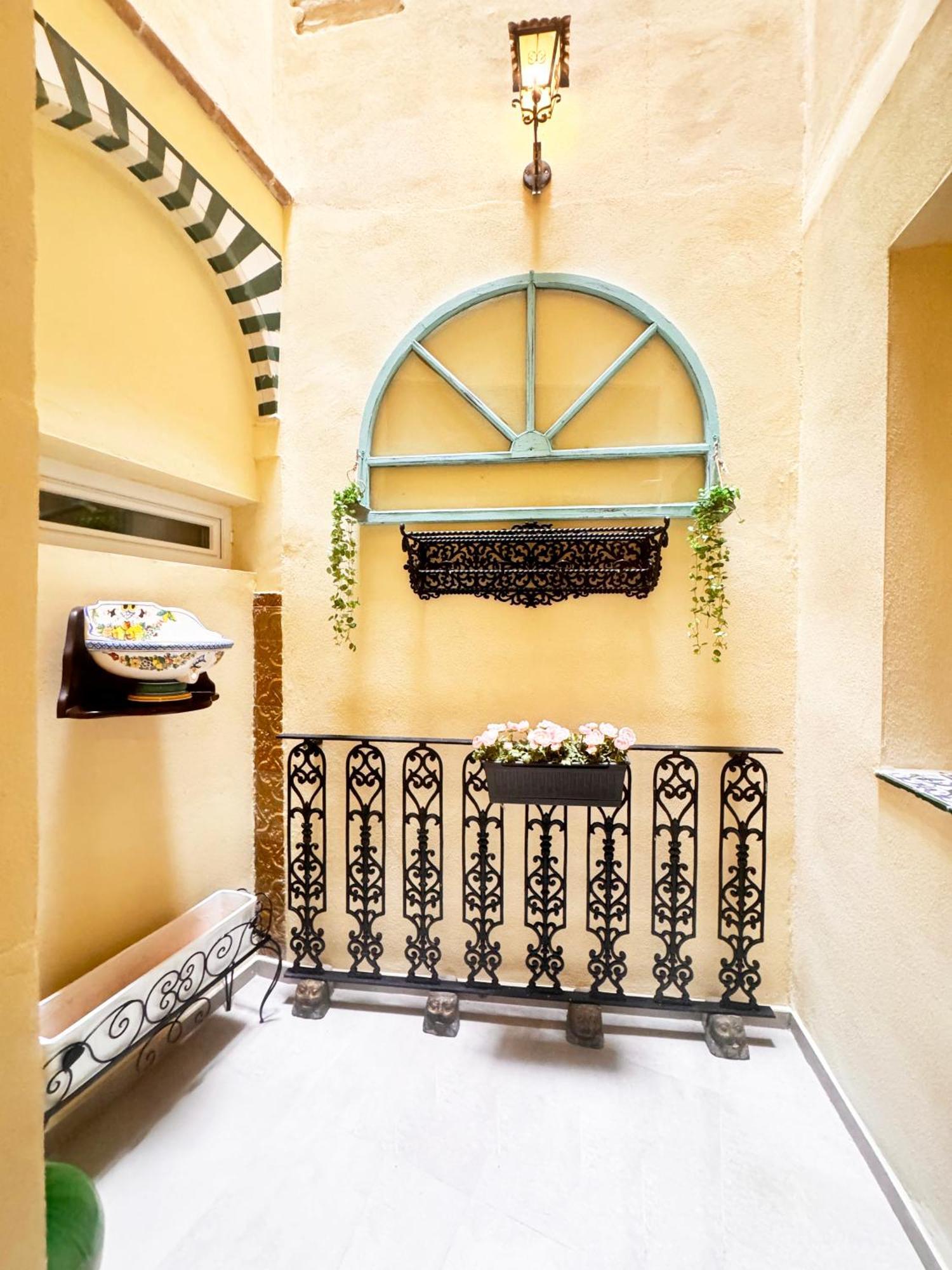 Palace House Hercules - Apartments Sevilla Kültér fotó