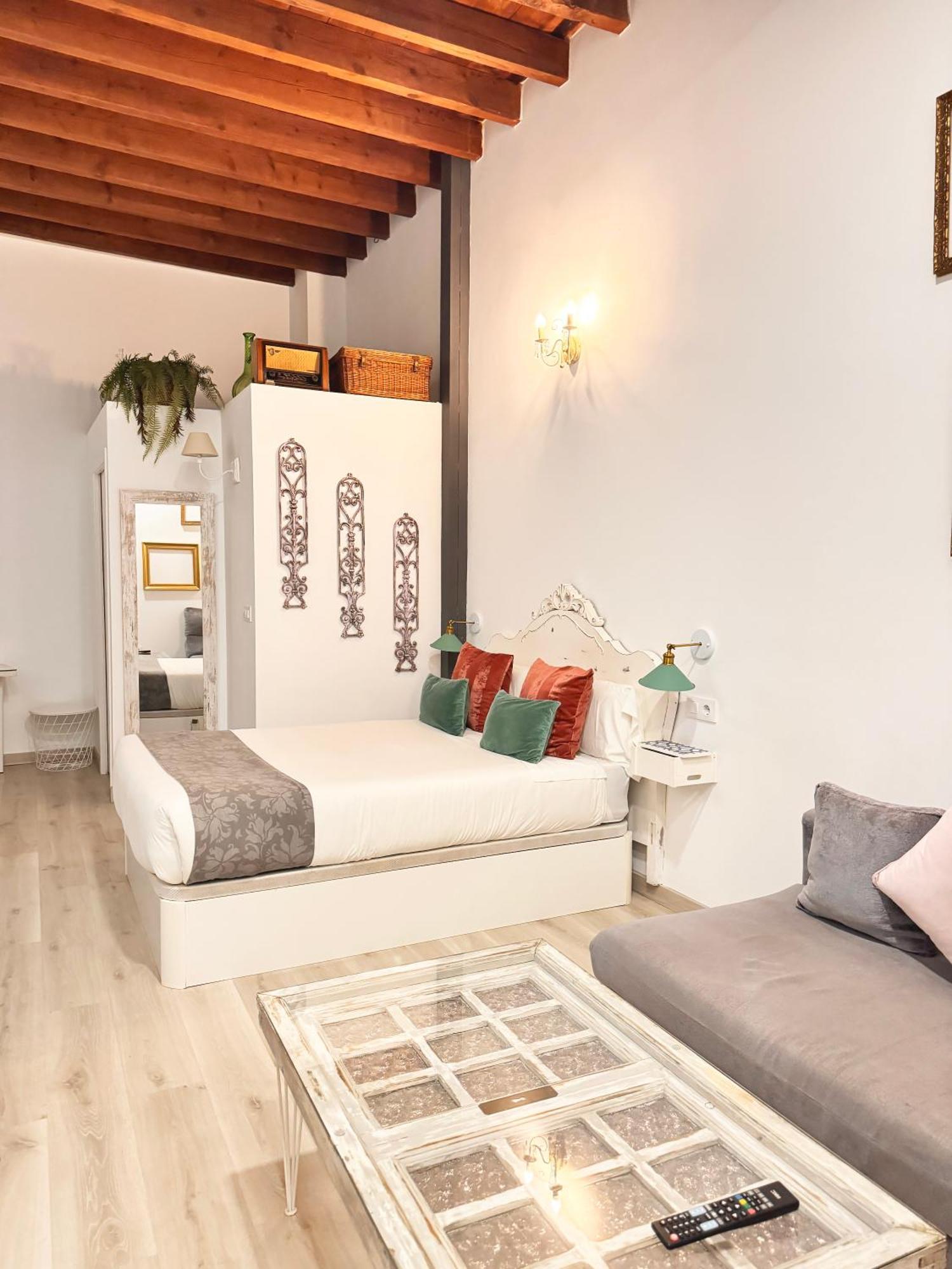 Palace House Hercules - Apartments Sevilla Szoba fotó